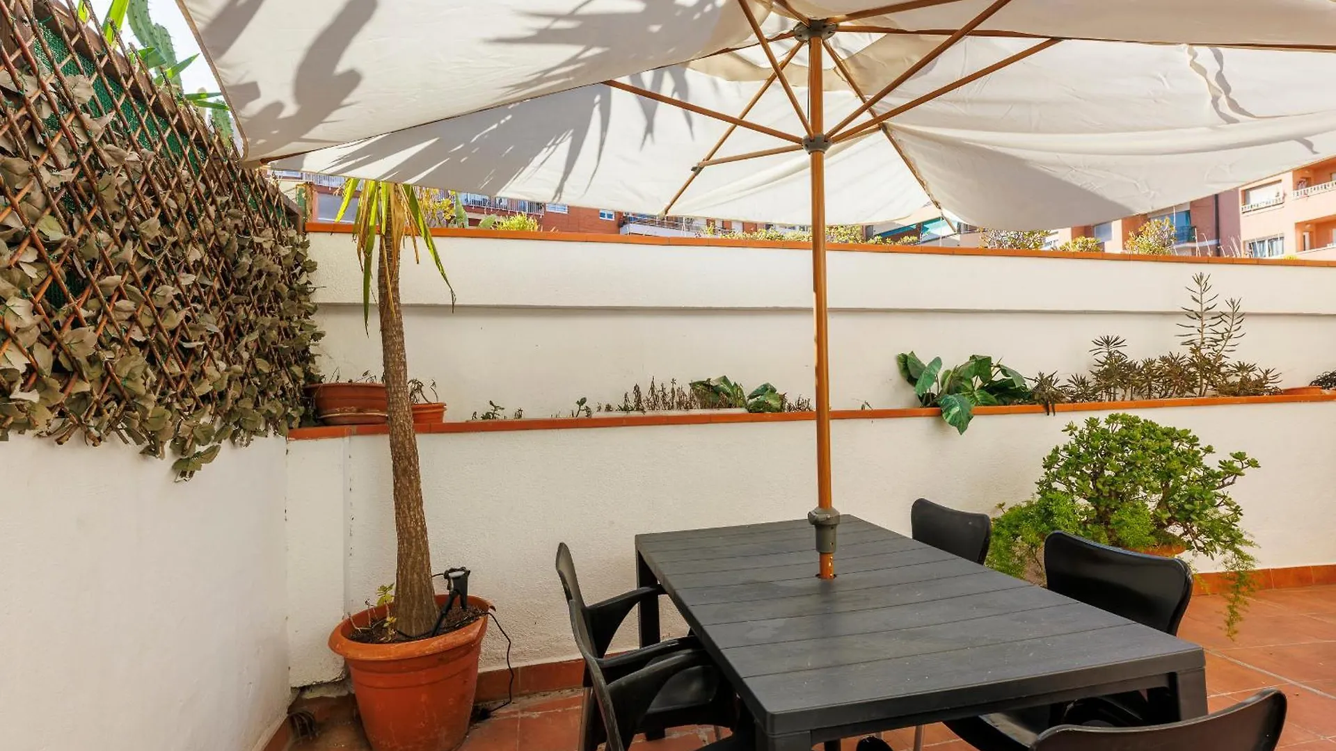 Aparteasy - Private Terrace, 3-Bedroom Apartment Barcelona