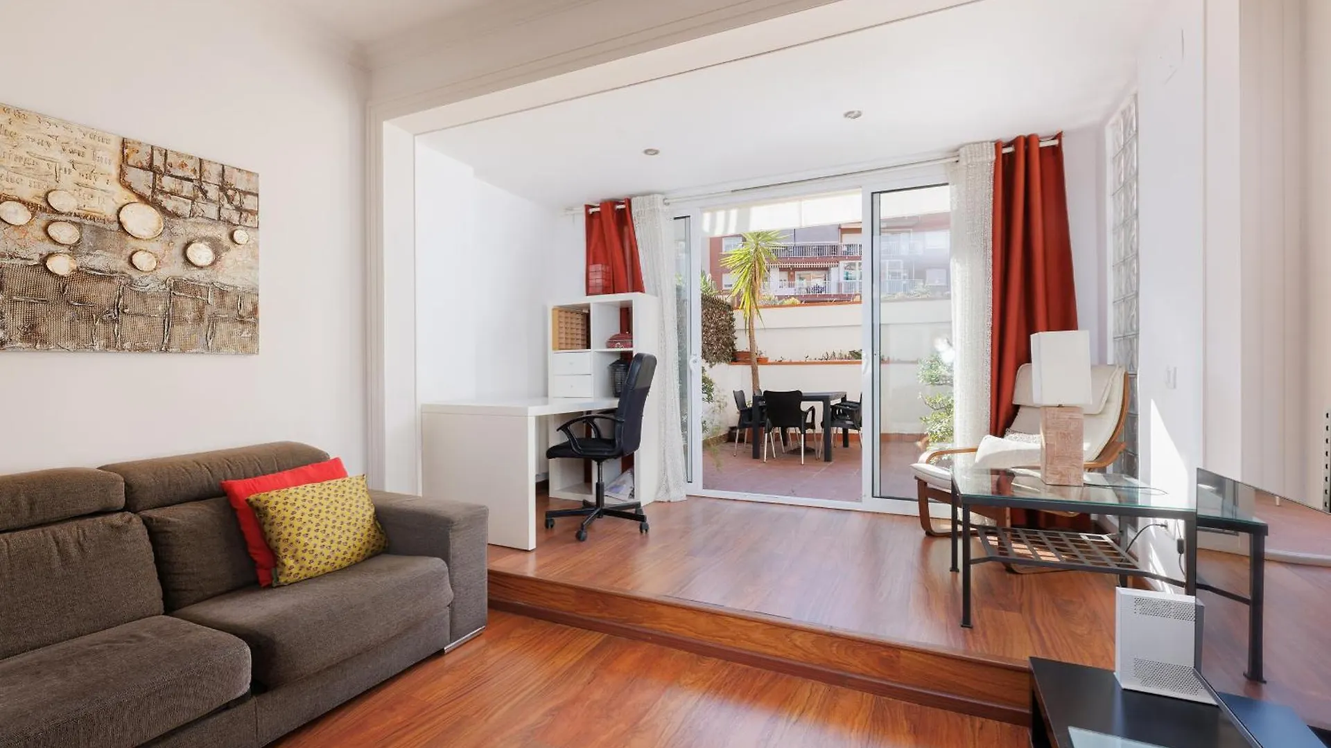 Aparteasy - Private Terrace, 3-Bedroom Apartment Barcelona