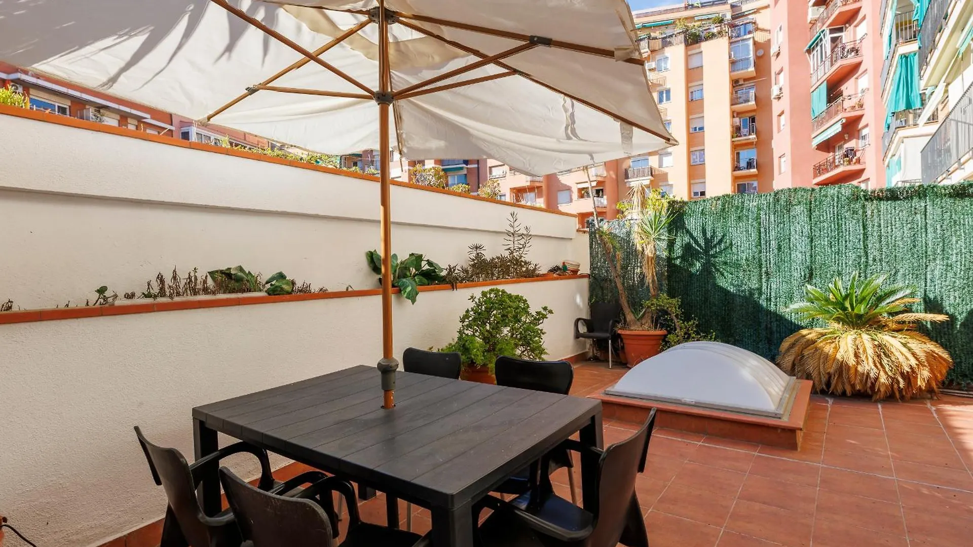 Aparteasy - Private Terrace, 3-Bedroom Apartment Barcelona