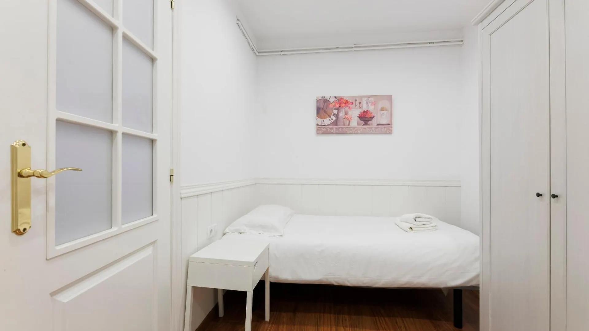 Aparteasy - Private Terrace, 3-Bedroom Apartment Barcelona