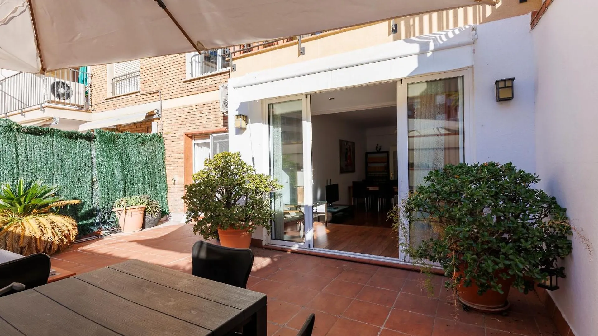 Aparteasy - Private Terrace, 3-Bedroom Apartment Barcelona